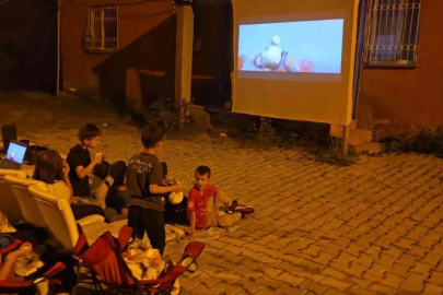 Hakkari’de dev ekranda sinema keyfi

