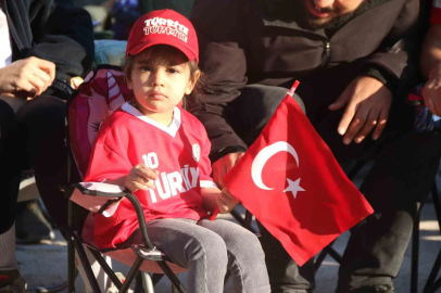 Eskişehirliler 24 yıl sonra millilerin Dünya Kupası coşkusunu sabahın erken saatlerinde yaşadı

