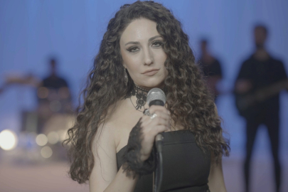 AYŞENUR GÖK’TEN 20 YILLIK DUYGUSAL HİKÂYE: “GÖKYÜZÜM” İLE ESKİ DUYGULAR YENİDEN HAYAT BULDU