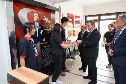 Vali Aydoğdu, Ulalar Anadolu Lisesi'nde öğrenci ve öğretmenlerle buluştu