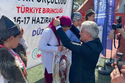 Hedefi ortadan vuran sporcular, madalyalarını aldı
