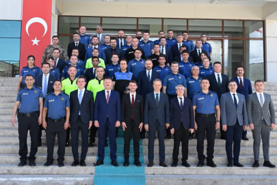 Erzincan'da terfi eden emniyet personeline yeni rütbeleri takıldı