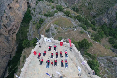 Cehennem Deresi Kanyonu’nda dünya yoga günü etkinliği
