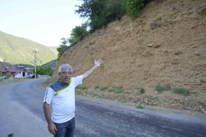 Gümüşhane’de vatandaşların tapulu arazileri toprak kaymaları nedeniyle her geçen gün küçülüyor
