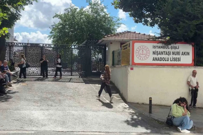 İstanbul’da YKS heyecanı: Adaylar sınava koşarak girdi
