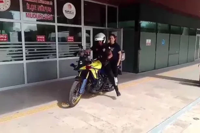 Denizli’de polisler kimlik sorunu yaşayan öğrencileri sınava son anda yetiştirdi
