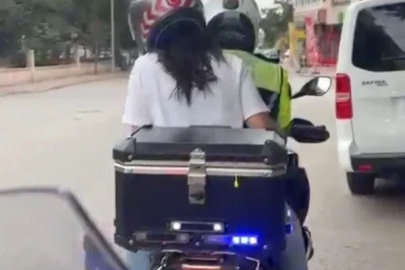 Sınava geç kalan öğrencilerin imdadına polis yetişti
