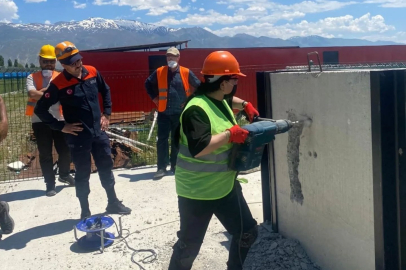 AFAD'dan Gençlik ve Spor personeline enkazda arama kurtarma eğitimi