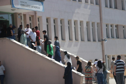 YKS'nin ilk oturumu TYT başladı, Erzincan'da 7 bin 892 aday sınava girdi