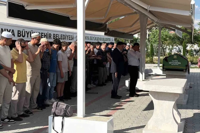 Isparta’daki kazada hayatını kaybeden Meryem Dinç ve Gülperi Ertürk son yolculuklarına uğurlandı

