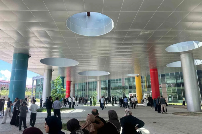 Erzurum’da kapılar kapanırken nefesler tutuldu: YKS’de son dakika koşusu kamerada
