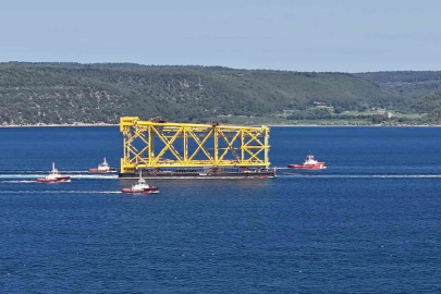 Dev sondaj platformu iskelesi Çanakkale Boğazı’ndan geçiyor
