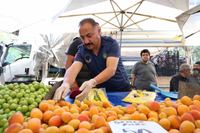 Tezgahtaki teraziyle zabıtanınki uydu, esnaf güvende tam not aldı
