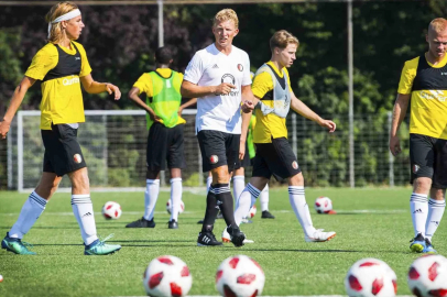 Dirk Kuyt, 11 yıl sonra Fenerbahçe’ye döndü
