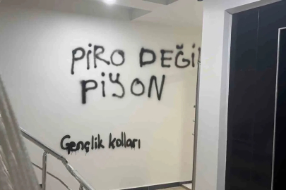 CHP Kayseri İl Başkanlığı binasının duvarlarına boyayla yazılar yazıldı
