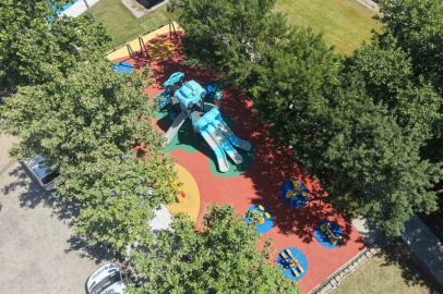 Esenyurt’ta parklar yenileniyor, çocuklar güvenle oynuyor
