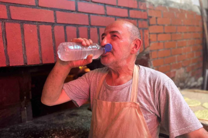 Van’da fırıncılar 300 derece sıcaklıkla mücadele ediyor
