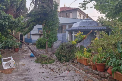 Kırkağaç’ta fırtına hayatı olumsuz etkiledi
