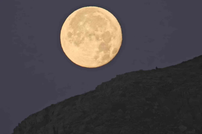 Bitlis’te dolunay batarken güneş doğdu
