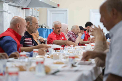 Türk Kızılay’dan huzurevi sakinlerine anlamlı ağırlama
