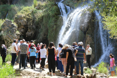 Avrupa'nın sıcağından kaçan gurbetçiler Girlevik'e akın etti