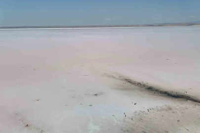Tuz Gölü pembe renge büründü, turistler bölgeye akın etti
