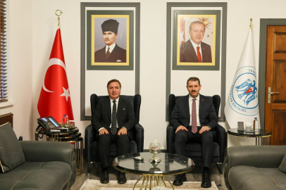 Bakan Yardımcısı Ayhan'dan Erzincan Valiliği'ne ziyaret