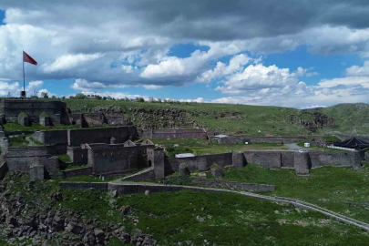 Kars Kalesi UNESCO Dünya Miras Listesi’ne alınmayı bekliyor
