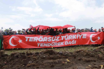 Enduro şampiyonasının finali Tendürek’te "Terörsüz Türkiye" pankartıyla başladı
