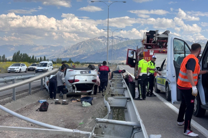 Erzincan'da ters dönen otomobilin sürücüsü kazayı yara almadan atlattı