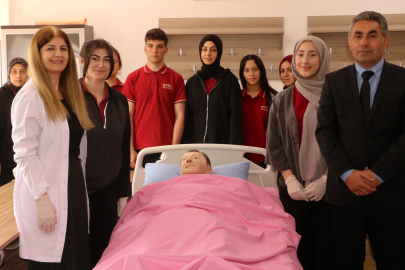 Erzincan'da meslek lisesi sağlık sektörüne bakım personeli yetiştiriyor