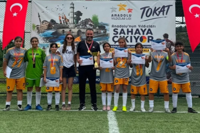 Erzincan'ın kızları Türkiye şampiyonu oldu