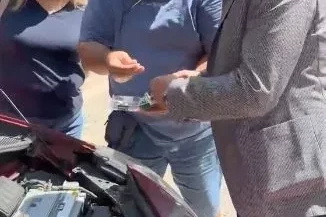 Cehennem Deresi Kanyonu’na gitmek isteyen ailenin aracı yolda kalınca yardımlarına belediye başkanı koştu
