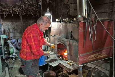 600 derecelik ocağın başında sıcağa meydan okuyor
