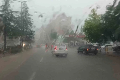 Seydişehir’de sağanak etkili oldu, iş yerlerini su bastı

