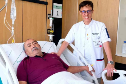Riskli görülen hasta tek seansta yapılan iki ameliyatla sağlığına kavuştu

