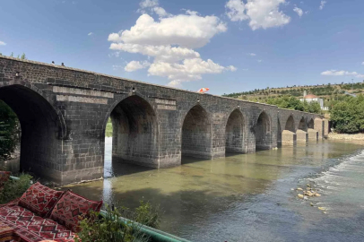 Diyarbakır’da sıcaklığın 40 dereceyi bulmasıyla tarihi mekanlar boş kaldı
