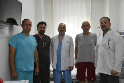 Kanser öyküsü olan hastanın kalbindeki kitle, göğüs kemiği kesilmeden kaburgadan çıkarıldı