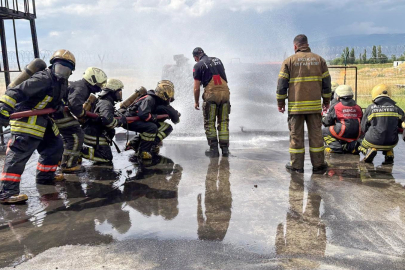 Erzincan Belediyesi itfaiye personelinin mesleki eğitimleri sürüyor