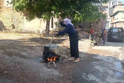 Kahramanmaraş’ta mahalle sakinleri Muharrem ayında kazan başında buluştu
