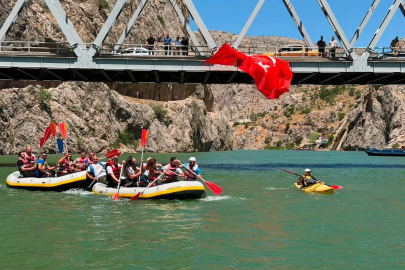 Kemaliye'de su sporları tutkunları Fırat'ta buluştu