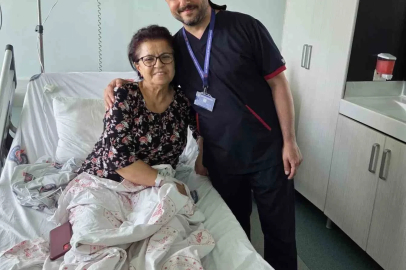 Öğrencisi profesör oldu, 29 yıl sonra öğretmenini ameliyat ederek sağlığına kavuşturdu
