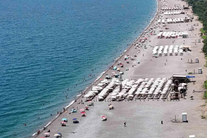 Antalya’da termometreler 38 dereceyi gösterdi, sahiller doldu
