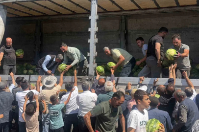 Hayırsever çiftçi 30 ton karpuzu ücretsiz dağıttı
