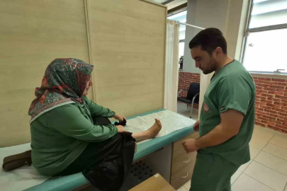İlk ayakkabısını 51 yaşında giyebildi
