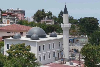 Depremin ardından inşa edilen 131. cami dualarla ibadete açıldı
