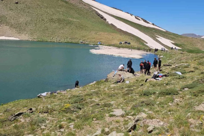 Sıcaktan bunalanlar Çalyan Gölü’ne akın ediyor
