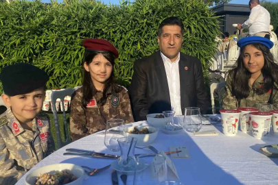İstanbul Valisi Gül: "Sokakta birbirine benzemeyen, birbiri gibi düşünmeyen, birbiri gibi giyinmeyen herkesin bu darbecilere karşı durduğunu gördük"
