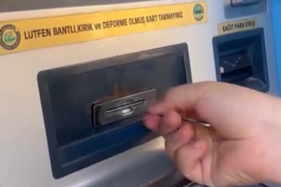 Eskişehir Büyükşehir Belediyesi’ne ait otomattan kartını ancak cımbızla alabildi
