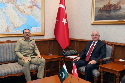 Bakan Güler, Pakistan Savunma Kuvvetleri Komutanı Mareşal Munir’i kabul etti
